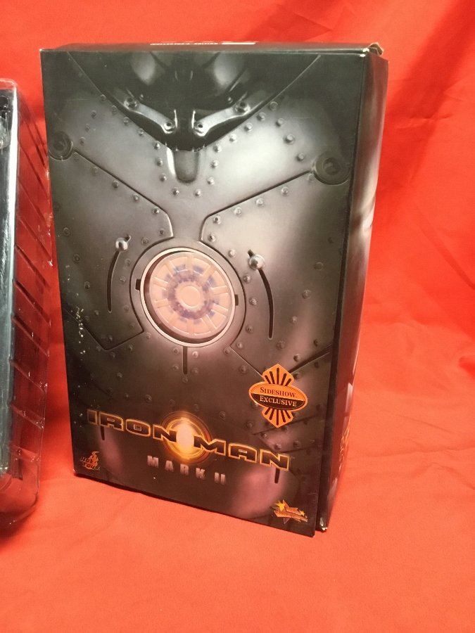 Iron-Man Sideshow Collectible Iron-Man II Figure (1 of 2)