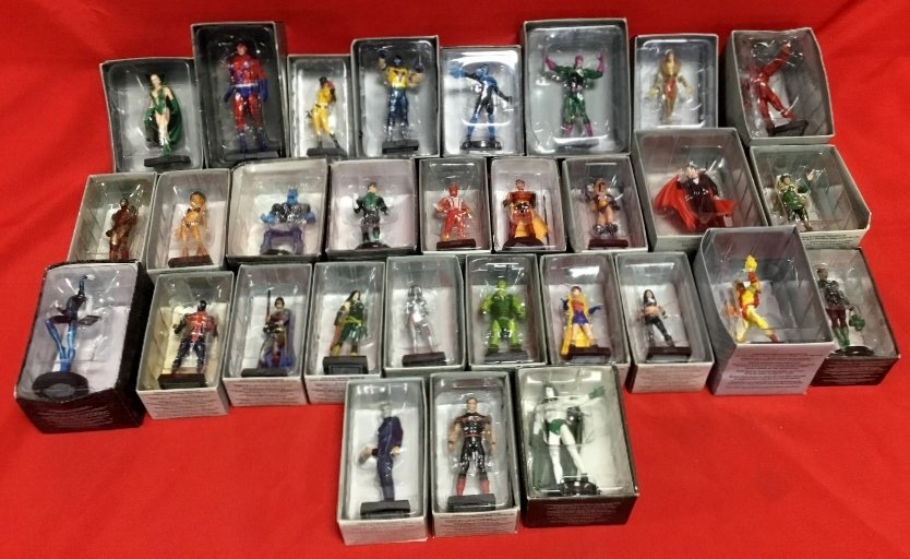 Lot of 30 Eaglemoss Chess Pieces: Including: Robin Kyle Rainer, Hellcat, Wrecker, Dracula, Gladiator, Sunfire, Ryro and many others New in box