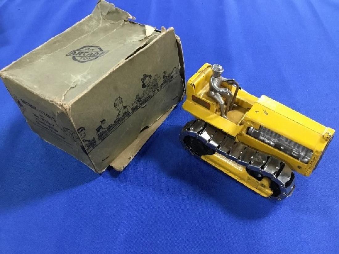 Arcade Cast Iron Caterpillar 270 Y with Original Box: Circa 1935, exposed engine done in silver. Box has some damage.