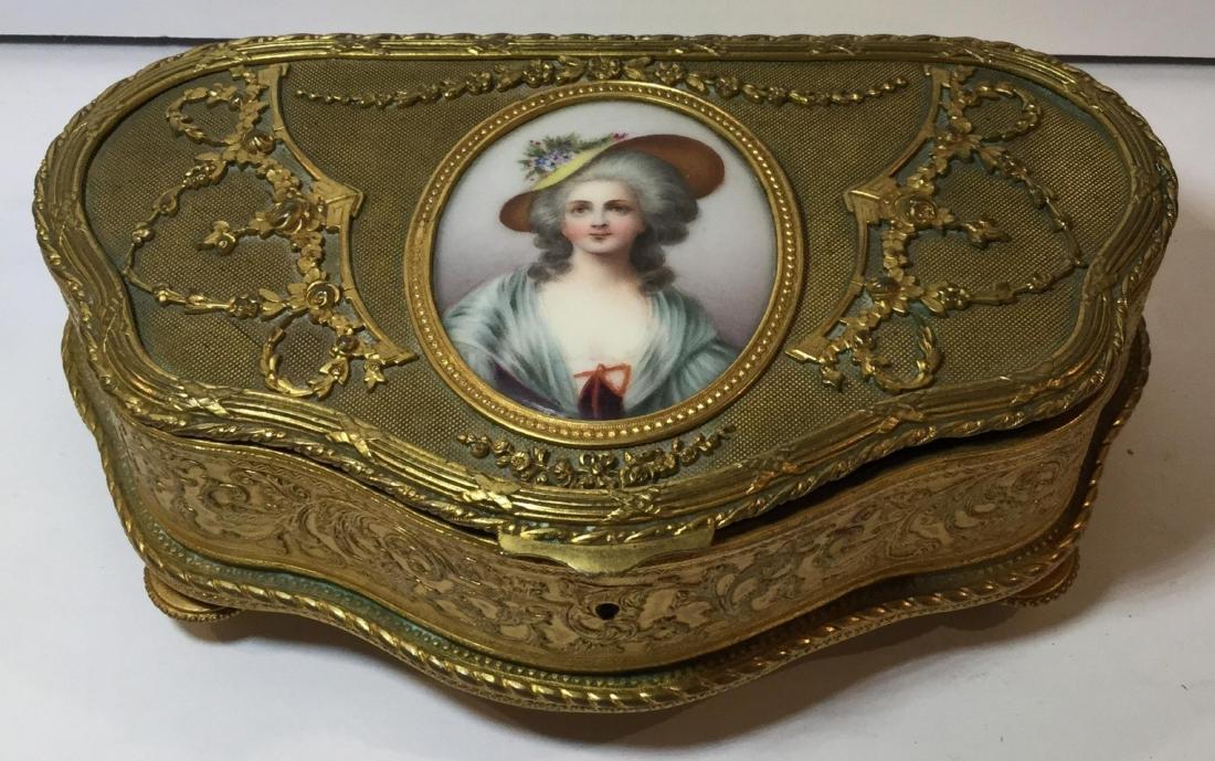19 th Century Bronze and Oval Porcelain Cartouche: 19 th Century Bronze and Oval Porcelain Cartouche Shape Dresser Box. H: 2.5â€ W: 7â€