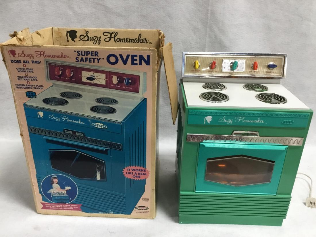 1960s Suzy Homemaker Super Safety Oven: Childs electric oven, warms food 100 percent safe. Bakes cake. 100 Percent shock proof plug, with original box, does not include accessories.