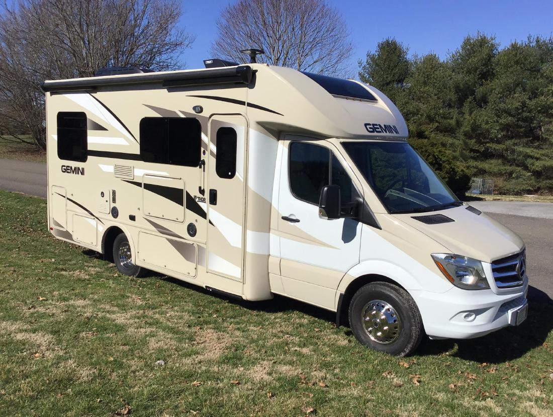 2017 Thor 24TX Gemini RV: 2,141 Mile and has never been hooked up, has all the works. Legless lateral power patio awning, side out room awnings, outside shower, 2 32 inch televisions, 5.5 CuFT 3 way refrigerator, h/o gas range
