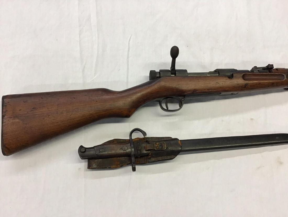 Japanese 6.5 Cal WWII Era Rifle with Bayonet: SN 202876