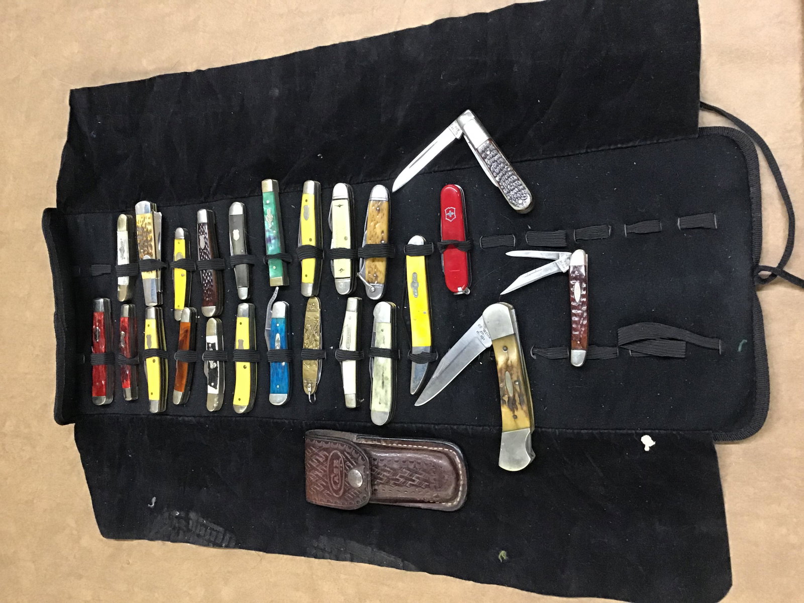 Lot Of 24 Vintage Pocket Knives: Case XX, Schrade, Buck Creek, Camillus & Others. Very good condition