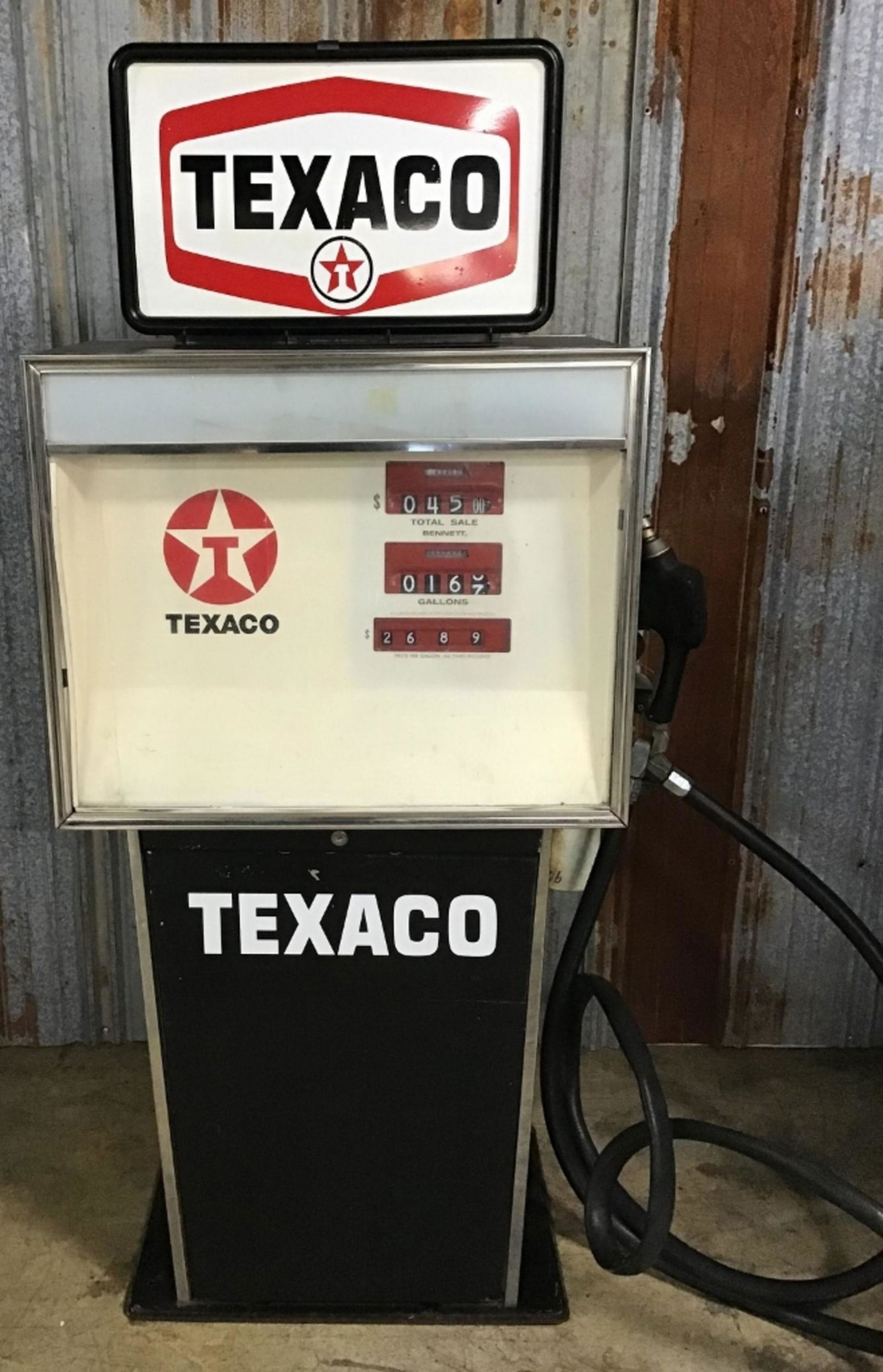 1970's Bennett Texaco Gas Pump: Was still in use-Prior to being removed from gas station. Pump-51"T x 27" x 17 3/4"