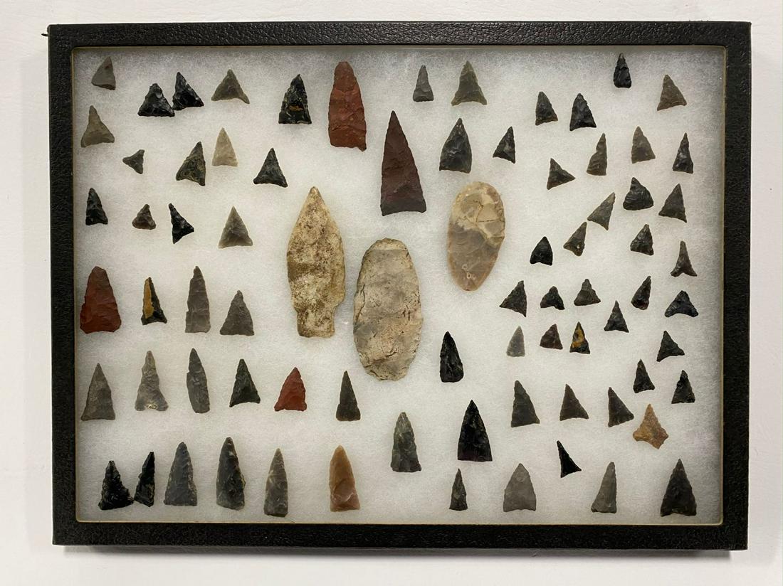 COLLECTION OF APPROX 75 NATIVE AMERICAN POINTS & TOOLS: 16 1/2" X 12 1/2" DISPLAY. FOUND CONDITION