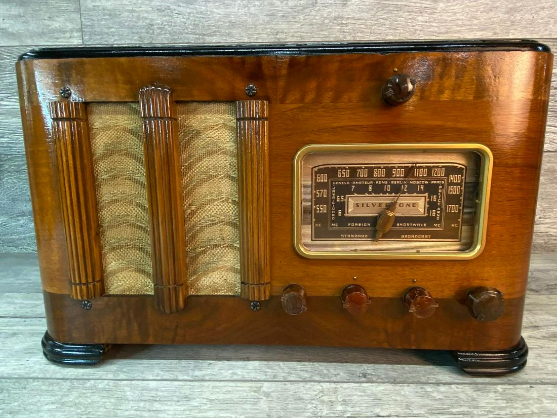 SILVERTONE 1571 3 BAND RADIO-1939: VERY NICE WOOD SET FROM 1939. CASE IS IN VERY GOOD CONDITION. NO VENEER ISSUES, GRILL CLOTH GOOD. WORKING. CHECKED AND SERVICED BY FREDERICK V. PERDUE. 17 7/8"W X 11 1/8"T X 11 3/4"D
