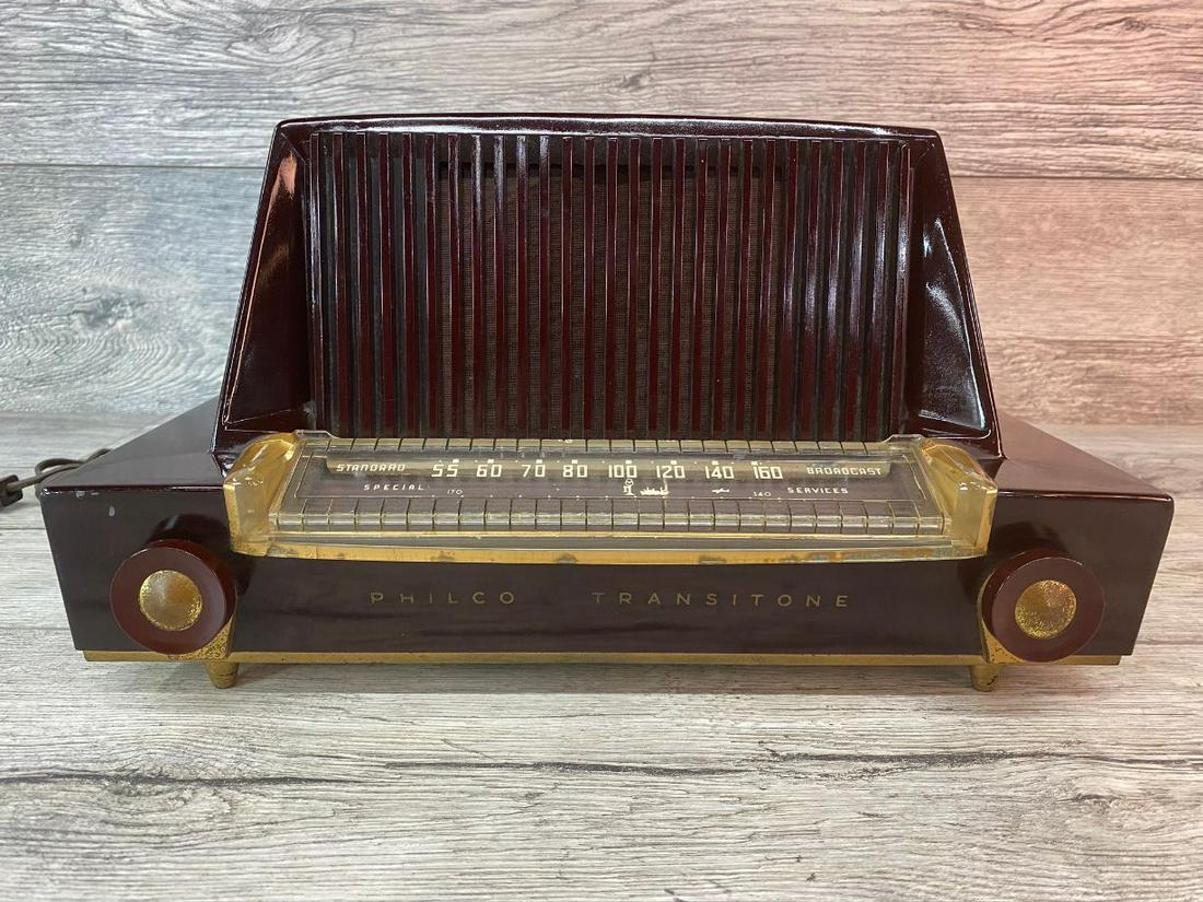 PHILCO MODEL 53- 566 BAKELITE TABLE TOP RADIO: PHILCO TRANSITONE. BAKELITE CASE, NO CRACKS. WORKS, TESTED BY FREDERICK V PERDUE. 14"W x 8"T x 10"D.