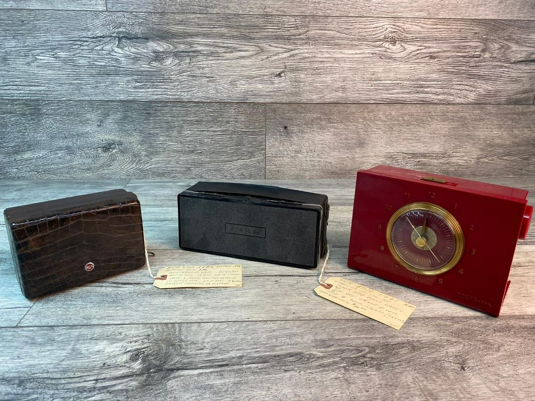 3-VINTAGE RCA PORTABLE RADIOS: RCA MODEL 54B2-(1946)-TUNES & PLAYS WELL. RCA-BP 10 (1941)-TUNES AND PLAYS WELL. RCA-MODEL 2 C 513-TUNES AND PLAYS WELL. FOUND WORKING CONDITION-ALL CHECKED BY FREDERICK V. PERDUE