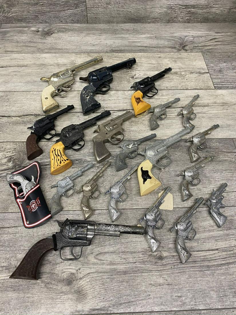 LOT OF 20 VINTAGE CAP GUNS: FOUND, USED CONDITION