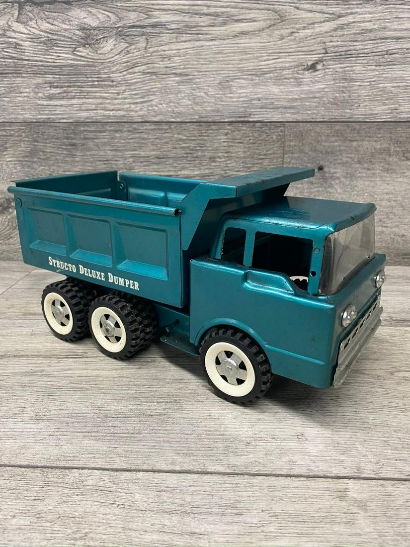 STRUCTO DELUXE DUMP TRUCK: FOUND USED CONDITION