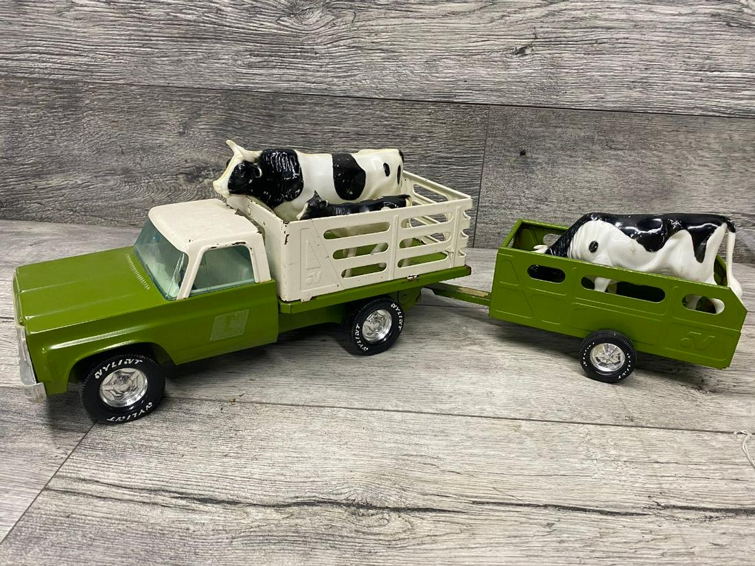 NYLINT TOY CATTLE TRUCK AND TRAILER WITH 3 COWS: FOUND USED CONDITION