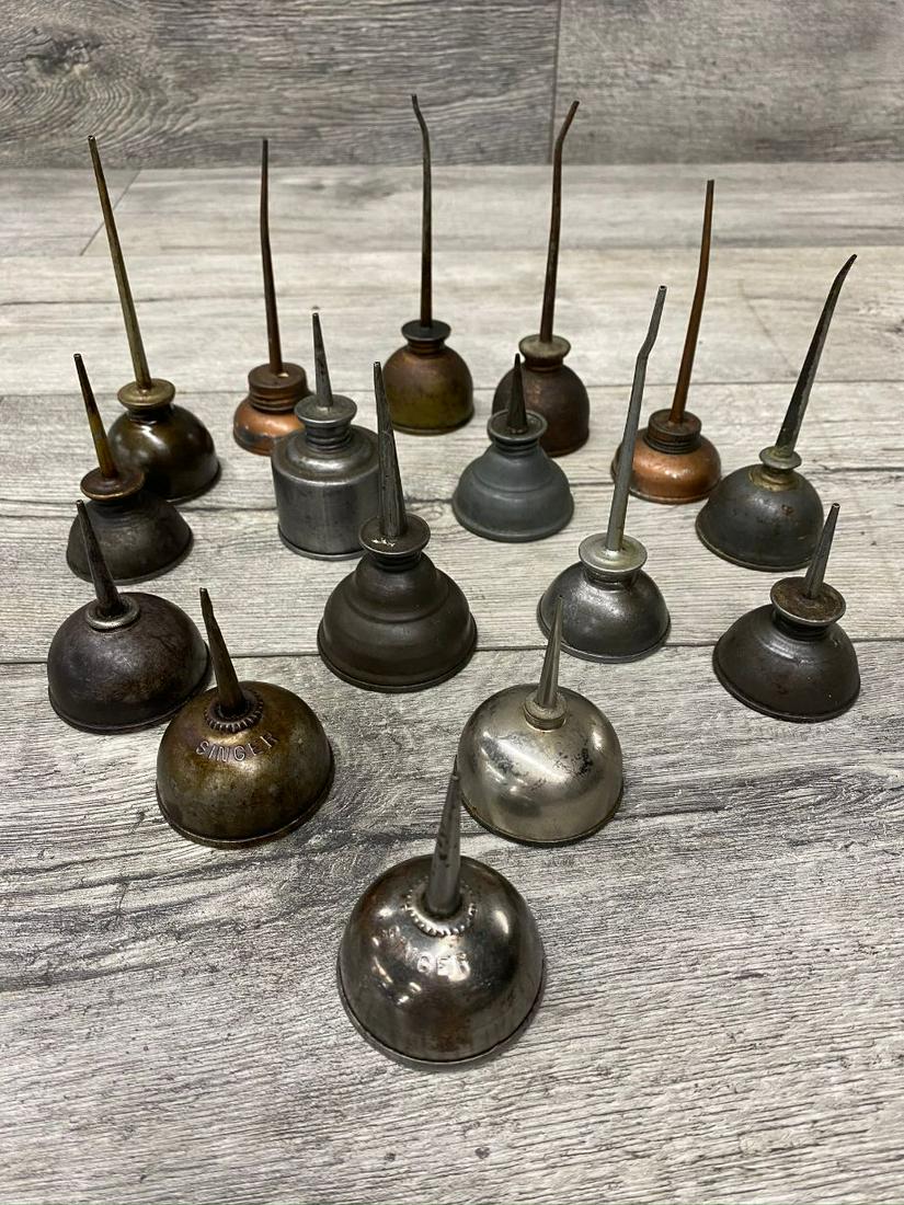 LOT OF 16 VINTAGE MINI OILERS: SINGER AND OTHERS. FOUND, USED CONDITION