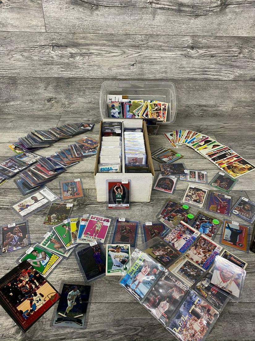 LARGE LOT OF BASKETBALL AND BASEBALL CARDS: MICHEAL JORDAN, LARRY BIRD, CHARLES BARKLE, RC'S AND MANY OTHERS. 1600+/- CARD. FOUND CONDITION
