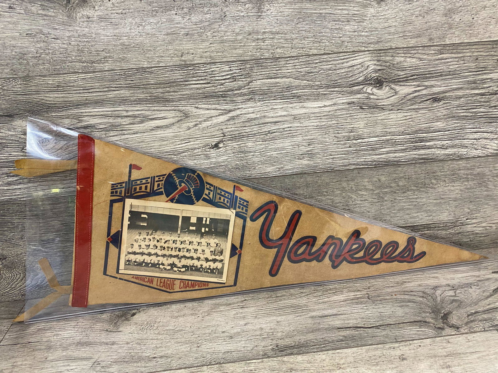 Vintage 1961 New York Yankees photo team pennant , 1961: Pennant is EX. PSA certified photo signers: Ralph Houck, Bill â€œMoose” Skowron, Bill Gardner, Clete Boyer, Jack Reed, Ryne Duren, John Blanchard, Bobby Richardson, Tom Tresh, Hector Lopez, 