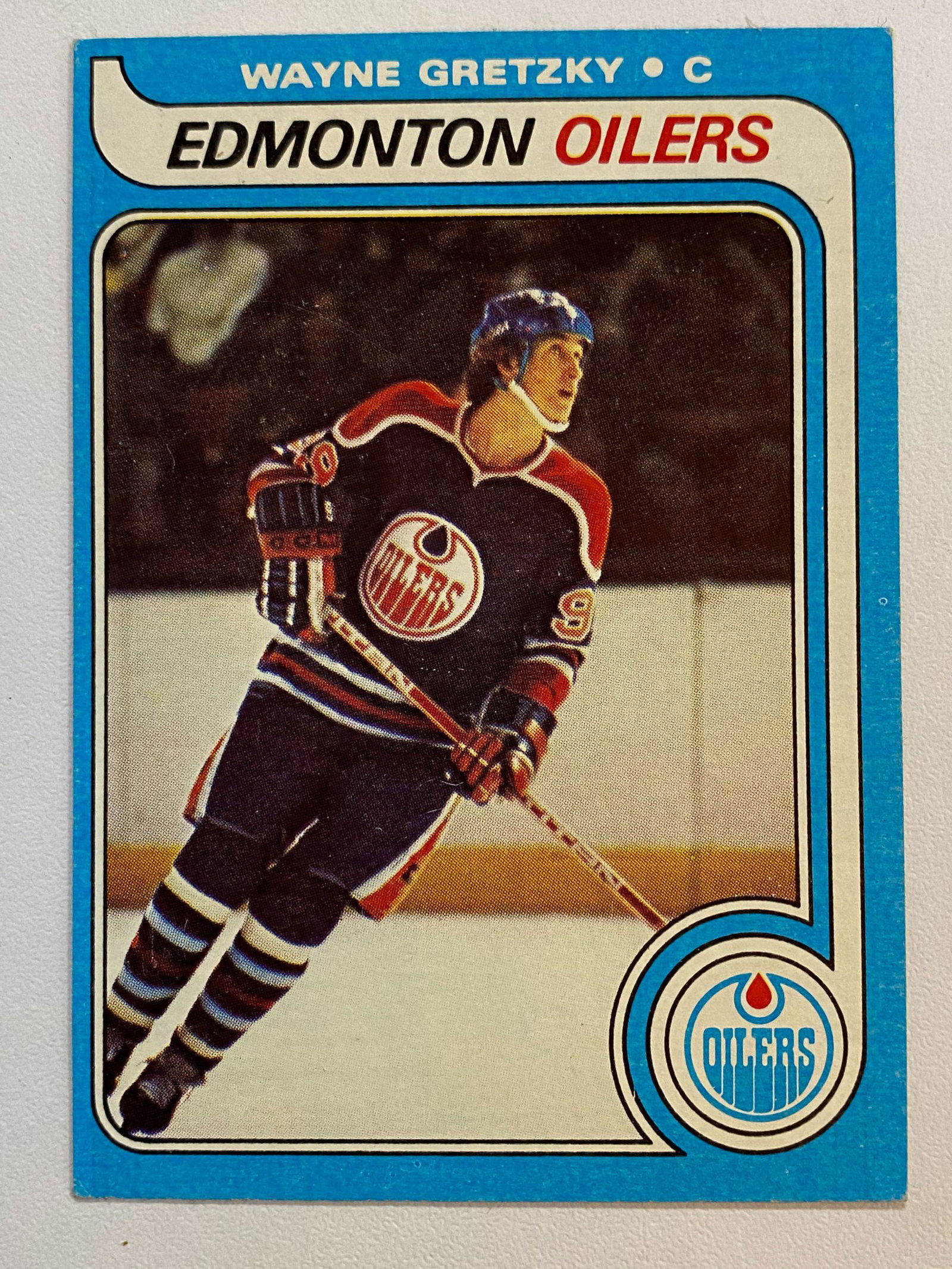 1979 Topps #18 Wayne Gretzky RC: 1979 Topps #18 Wayne Gretsky RC. SOLD AS IS. BUYER ASSUMES ALL RISKS AND RESPONSIBILITY, WE CANNOT GUARANTEE OR AUTHENTICATE