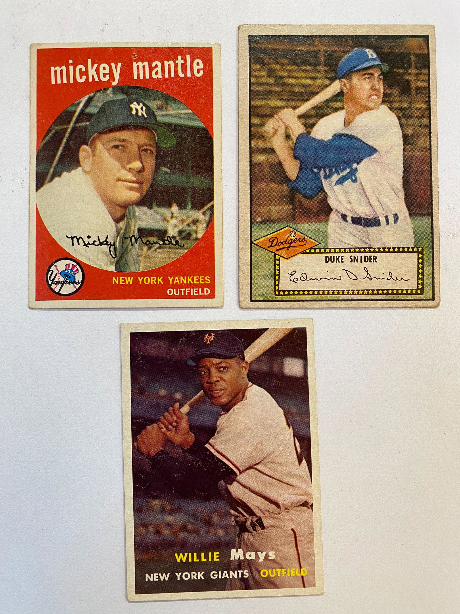1959 Mickey Mantle, 1952 Duke Snider, 1957 Willie Mays: 1957 Topps #10 Willie Mays, 1959 Topps #10 Mickey Mantle , 1952 Topps #37 Duke Snider. SOLD AS IS. BUYER ASSMES ALL RISKS AND RESPONSIBILITY, WE CANNOT GUARANTEE OR AUTHENTICATE