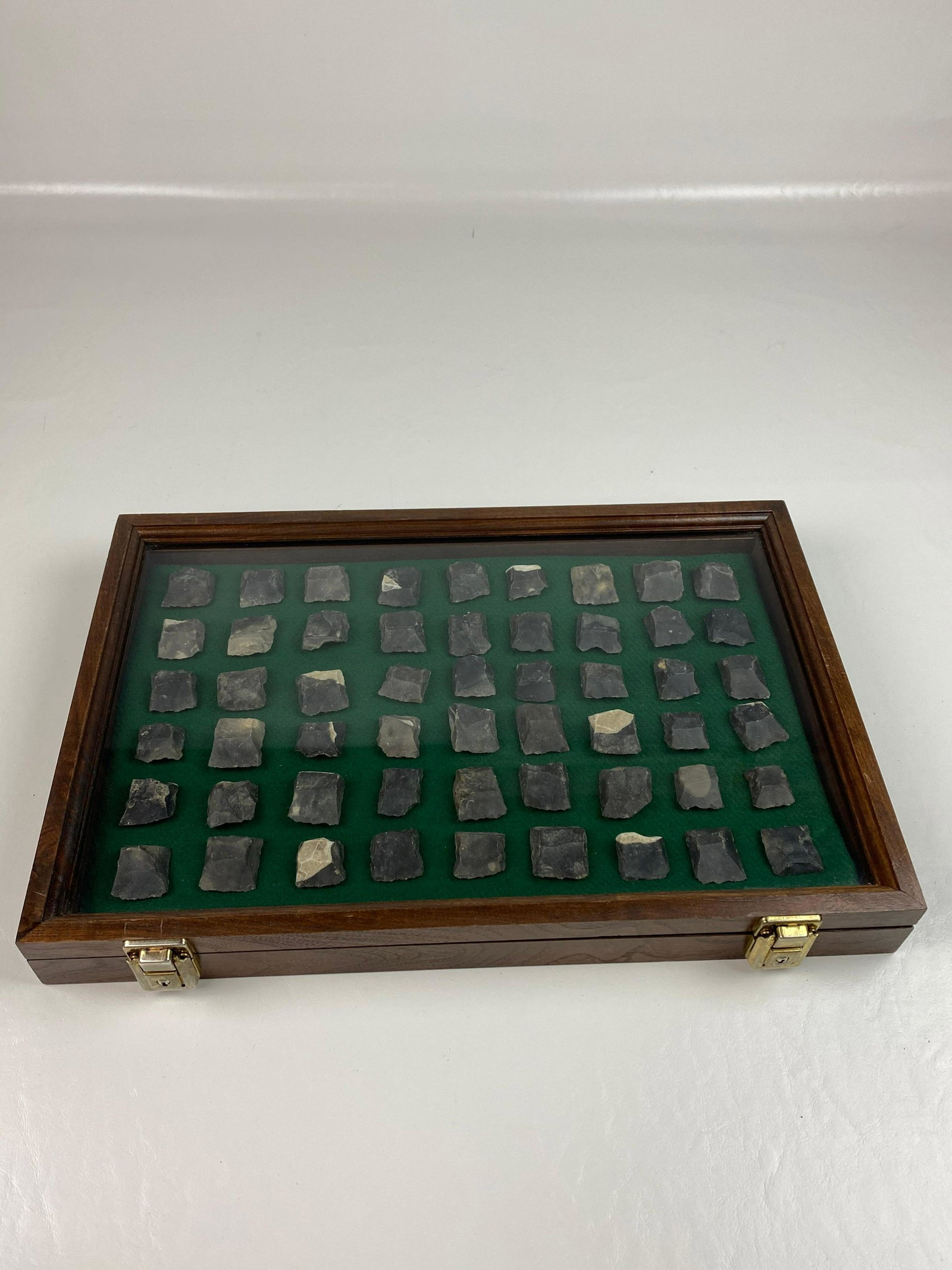 FRAMED FLINT DISPLAY: FOUND CONDITION. 18IN X 12IN DISPLAY