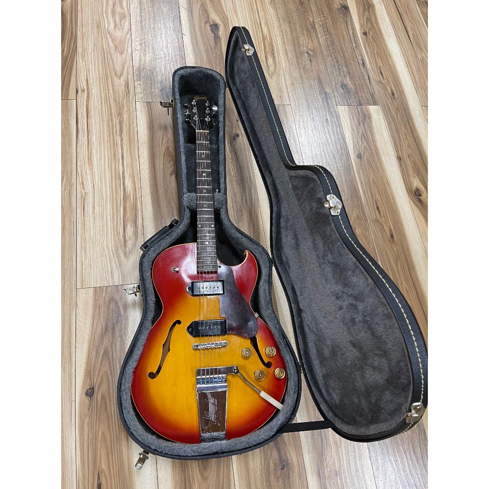 ES 125 TDC Gibson Guitar: 1962 Manfacture Professional, headstock repair, groove tuners, custom tailpiece with vibrato.