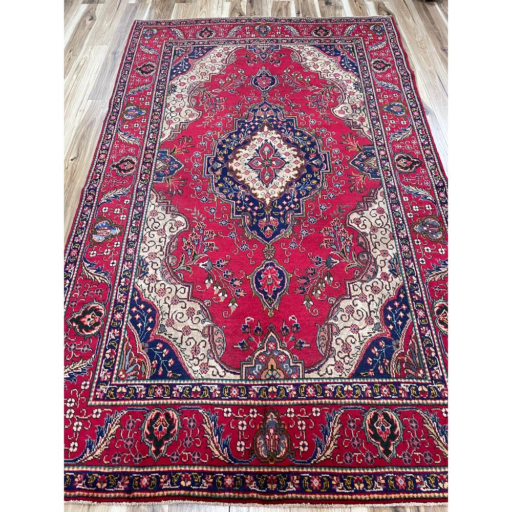 Antique Persian Hand Knotted Saveh Wool Rug: VG condition, 7.5 FT x 10 FT