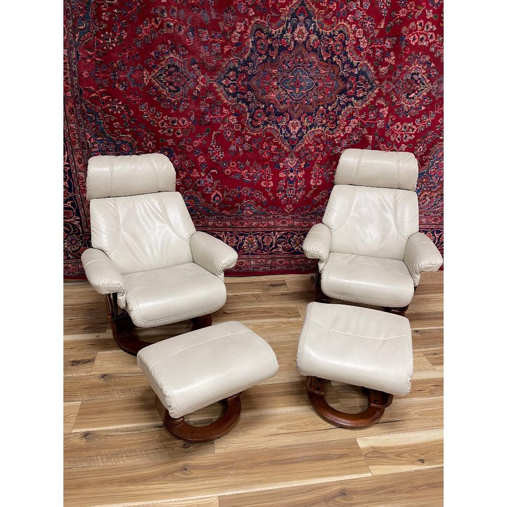 Pair of Leather Bench Master Recliners with Ottomans: Adjustable Recliners that swivel.Heavy duty, VG condition. 41in T.