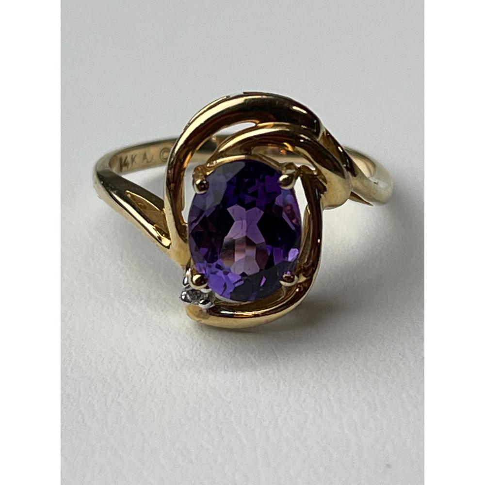 Ladies 14K Yellow Gold and Amethyst Ring: size 7.5