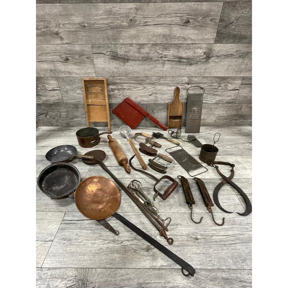 Large Lot of Kitchen Utensils (1 of 5)