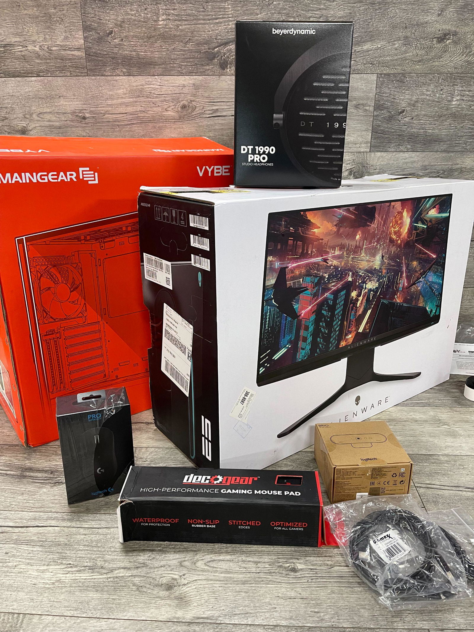 GAMING PC WITH ACCESSORIES (1 of 7)