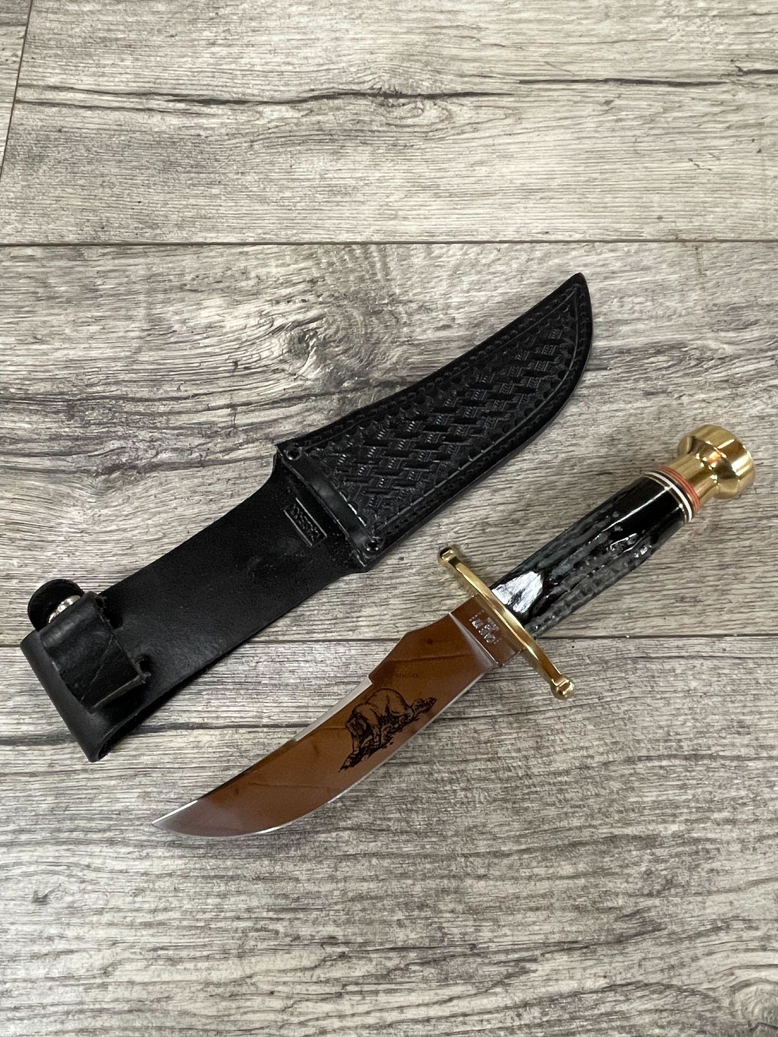 CASE XX KODIAK FIXED BLADE KNIFE: 5-3/4IN BLADE, LEATHER SHEATH