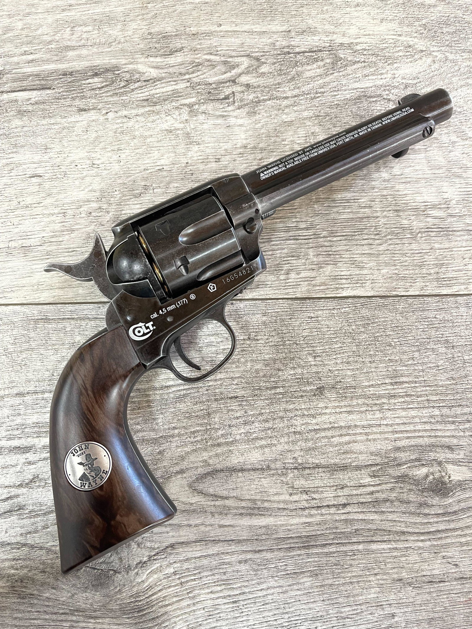 JOHN WAYNE COLT CO2 PELLET REVOLVER WEATHERED: .177 CAL-HAS JOHN WAYNE SIGNATURE AND MEDALLION- VERY GOOD CONDITION
