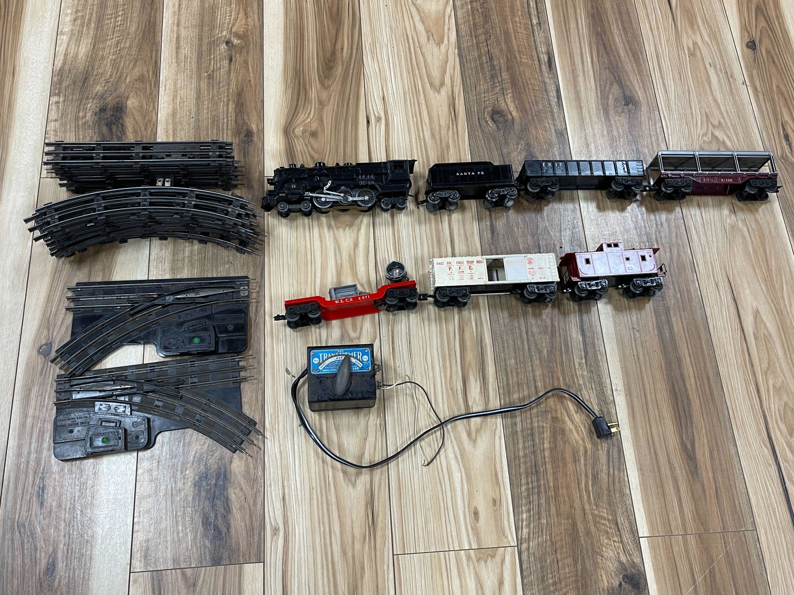 VINTAGE MARX TRAIN LOT: CARS, TRACKS, TRANSFORMER, ESTATE FOUND COND.