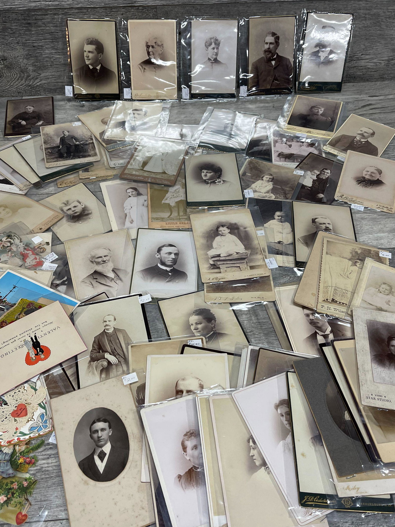 LARGE LOT OF ANTIQUE PHOTOS AND VINTAGE VALENTINES: FOUND COND.