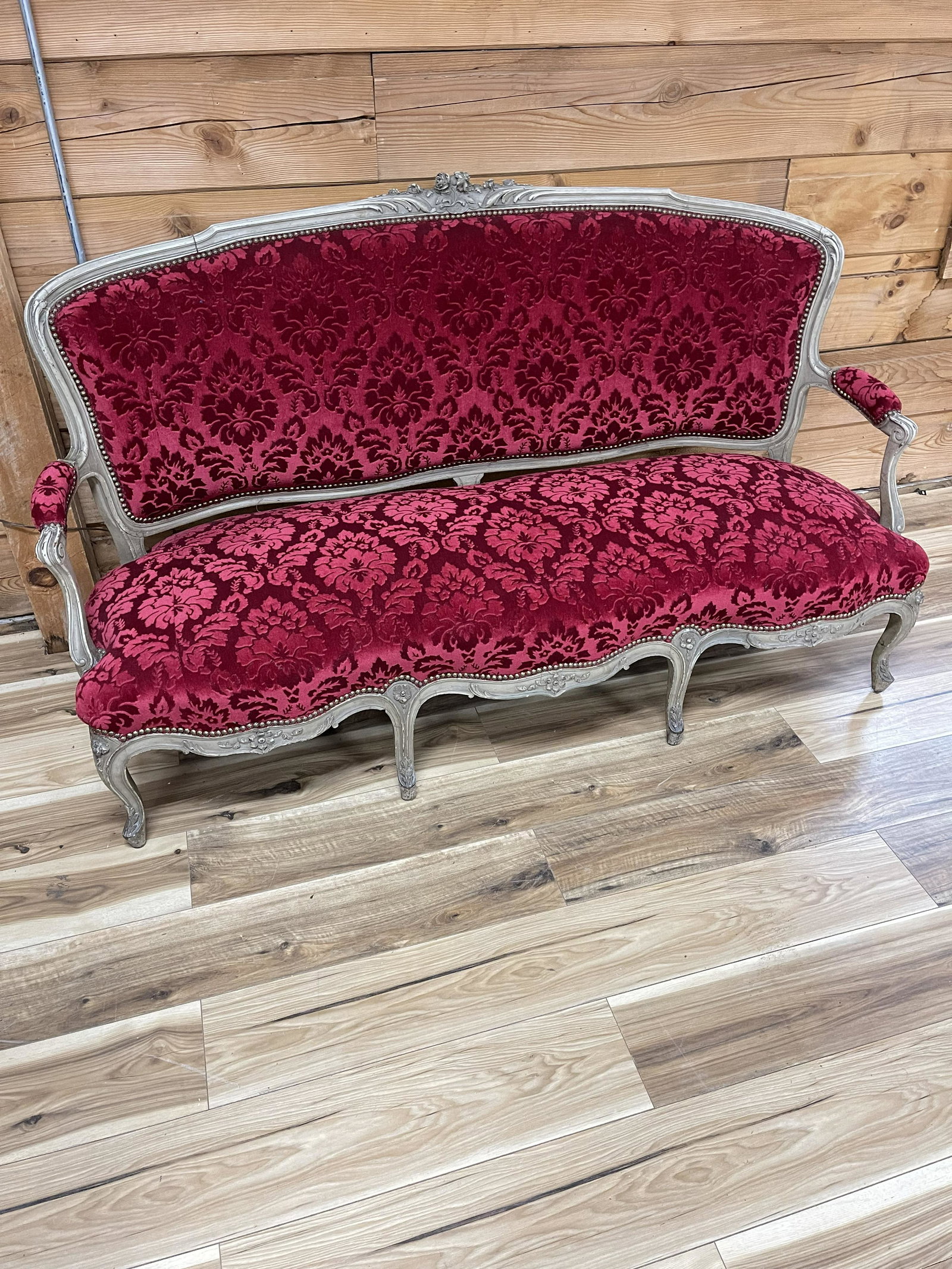 19th CENTURY FRENCH PAINTED & UPHOLSTERED SETTEE: BEAUTIFUL CRUSH VELVET UPHOLSTRY, ESTATE FOUND CONDITION
