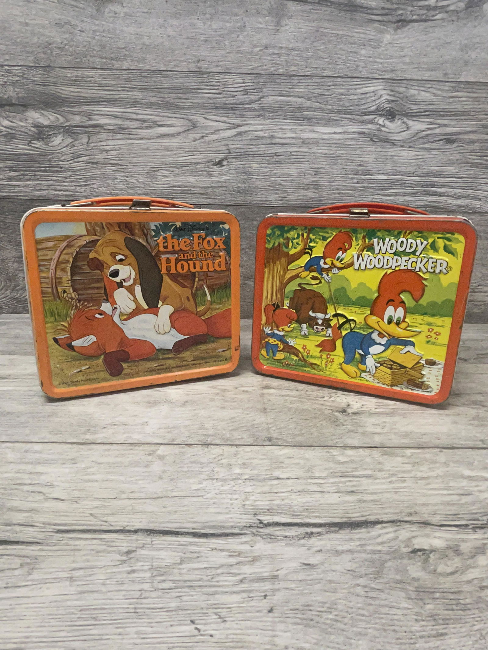 LOT OF 2 VINTAGE LUNCH BOXES: THE FOX AND THE HOUND AND WOODY WOODPECKER (1972). BOTH WITH NO THERMOS
