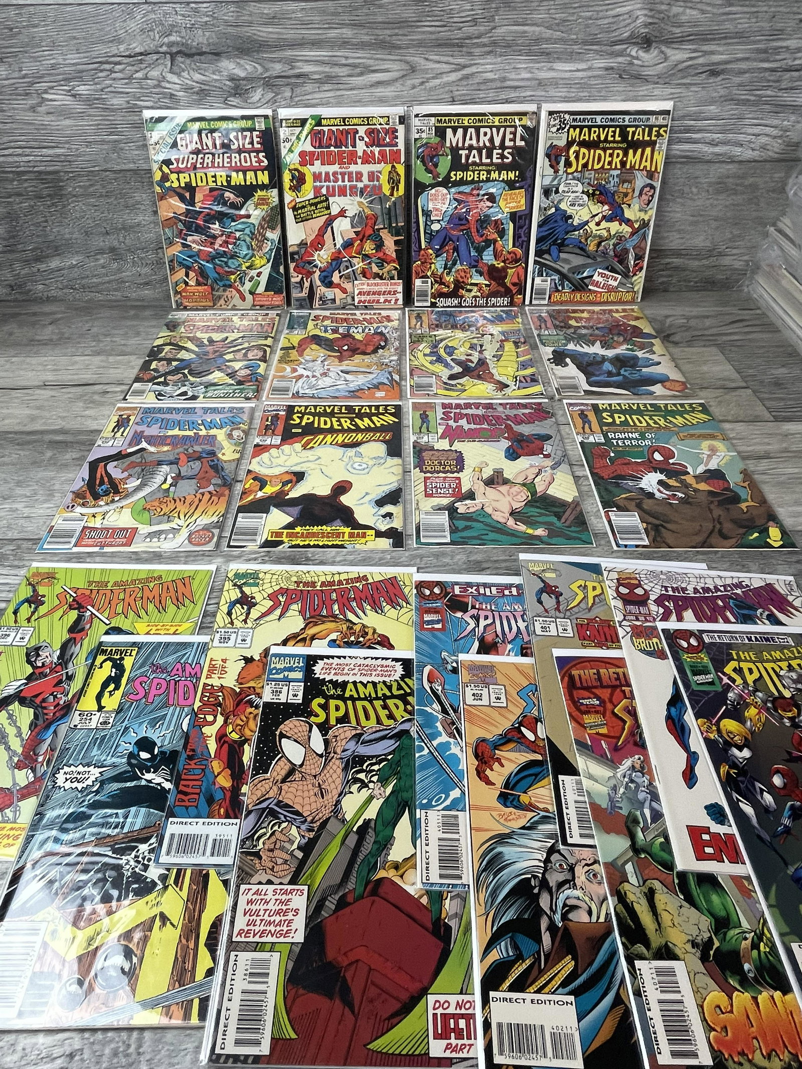 LARGE LOT OF 22 SPIDERMAN COMICS: LARGE LOT OF 22 SPIDERMAN COMICS