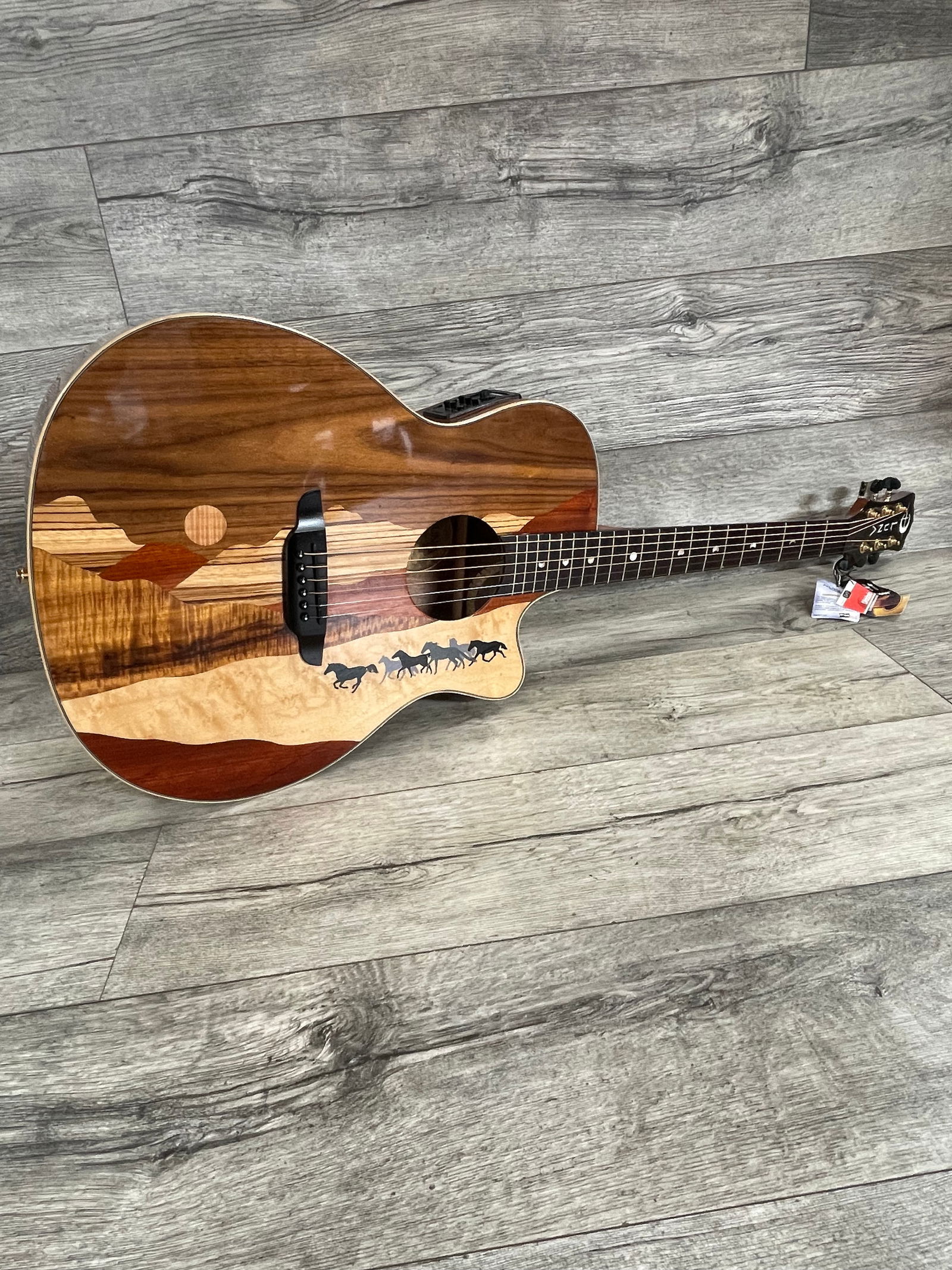 LUNA VISTA MUSTANG ACCOUSTIC/ELECTRIC GUITAR: LUNA VISTA MUSTANG ACCOUSTIC/ELECTRIC GUITAR