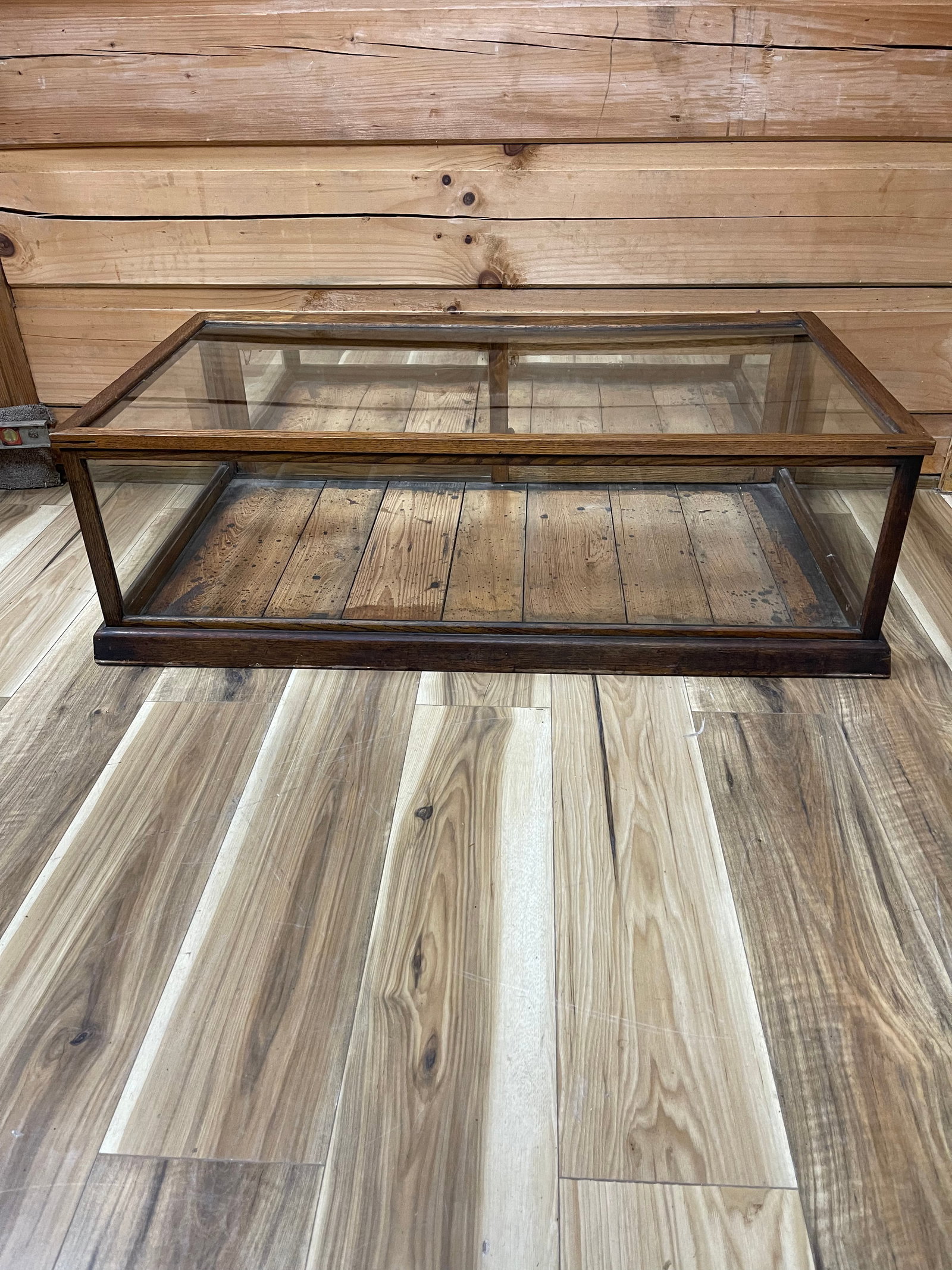 SOLID OAK TABLE TOP GENERAL STORE DISPLAY CASE: HAS SLIDING MIRRORED DOORS IN BACK. GLASS IS ALL GOOD. VERY SOLID. 44.25"W X 25.5"D X 13.75"T.