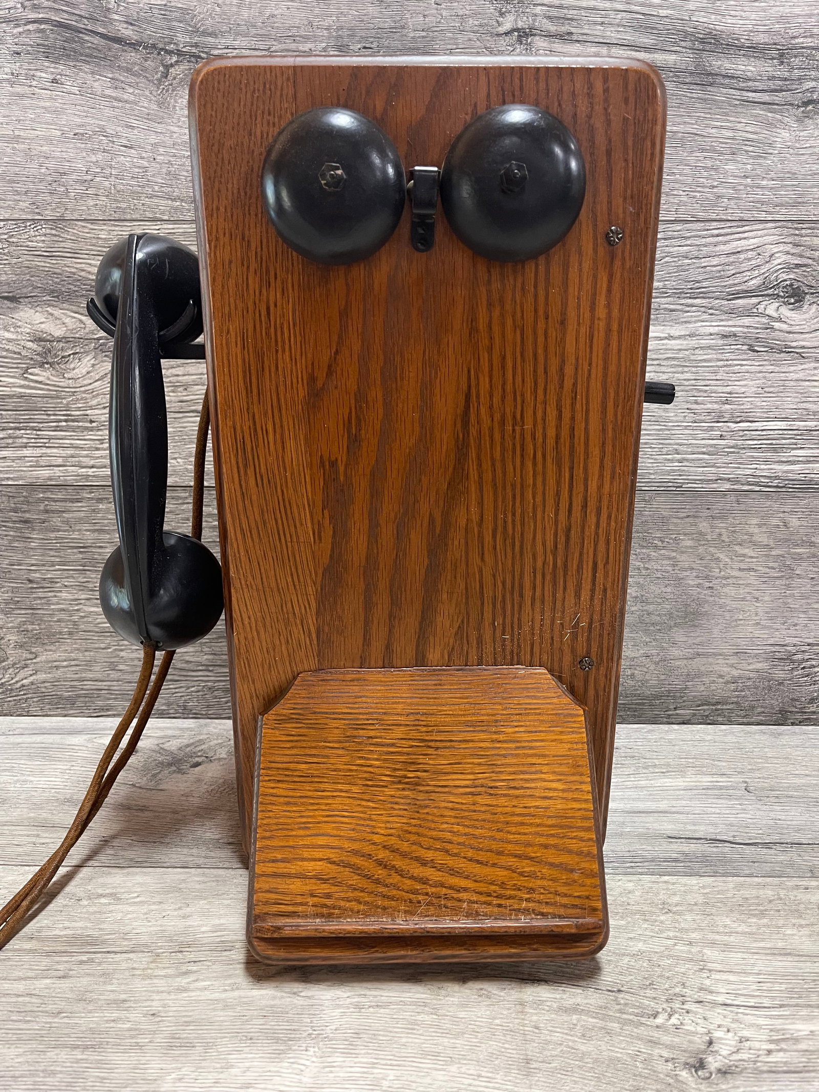 SOLID OAK CRANK PHONE: EXCELLENT CONDITION.