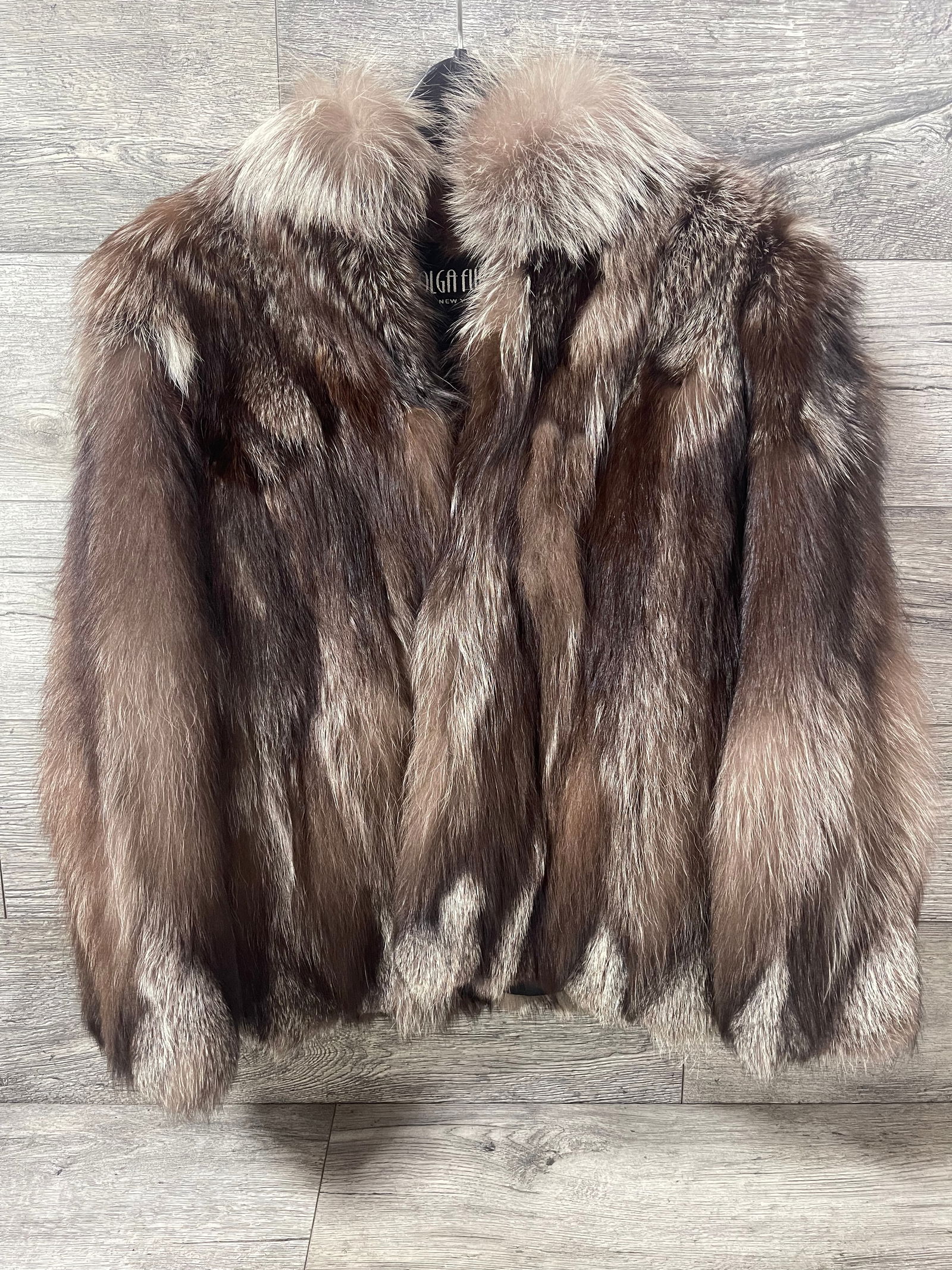 SHORT NATURAL PEARL FOX FUR COAT: OLGA FURS, NEW YORK. LADIES SIZE S-M. VGC