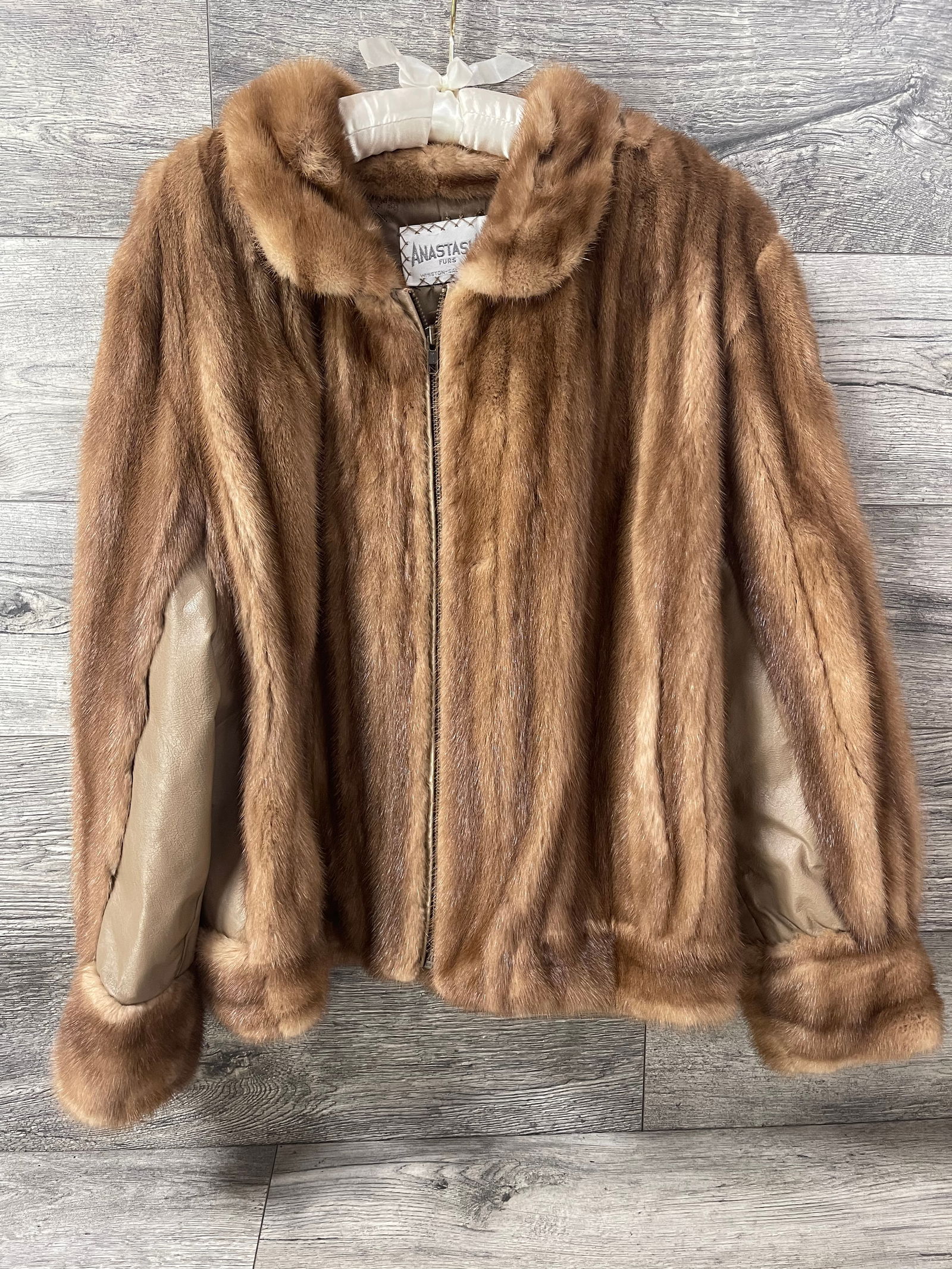 ANASTATSIA MINK FUR COAT: ANASTASIA FURS, WINSTON SALEM, NC. LADIES SIZE S-M. VGC