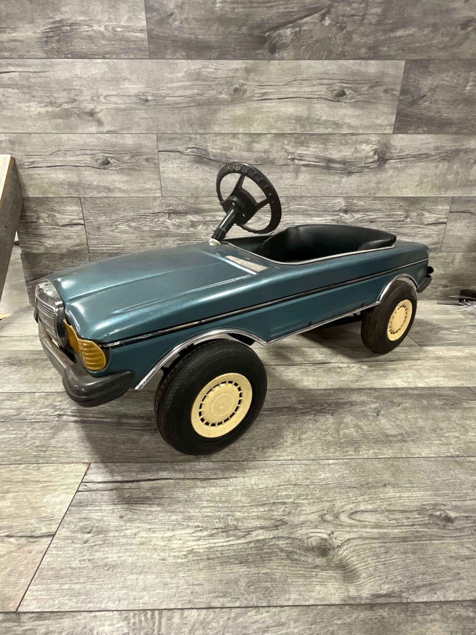 MERCEDES 280 PEDAL CAR: 36"L. FOUND CONDITION.