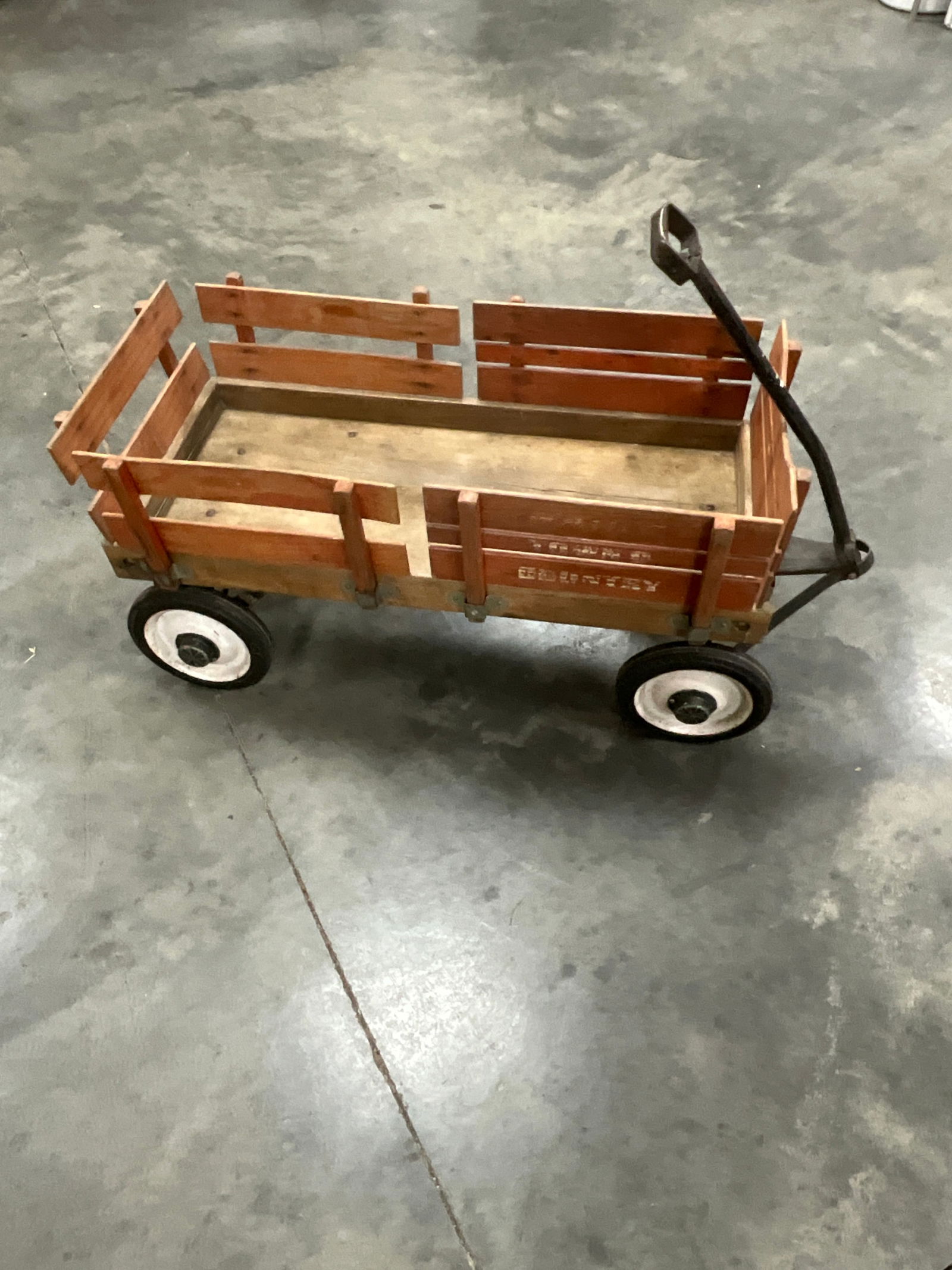 RADIO TOWN AND COUNTRY WAGON: 42"L. FOUND CONDITION