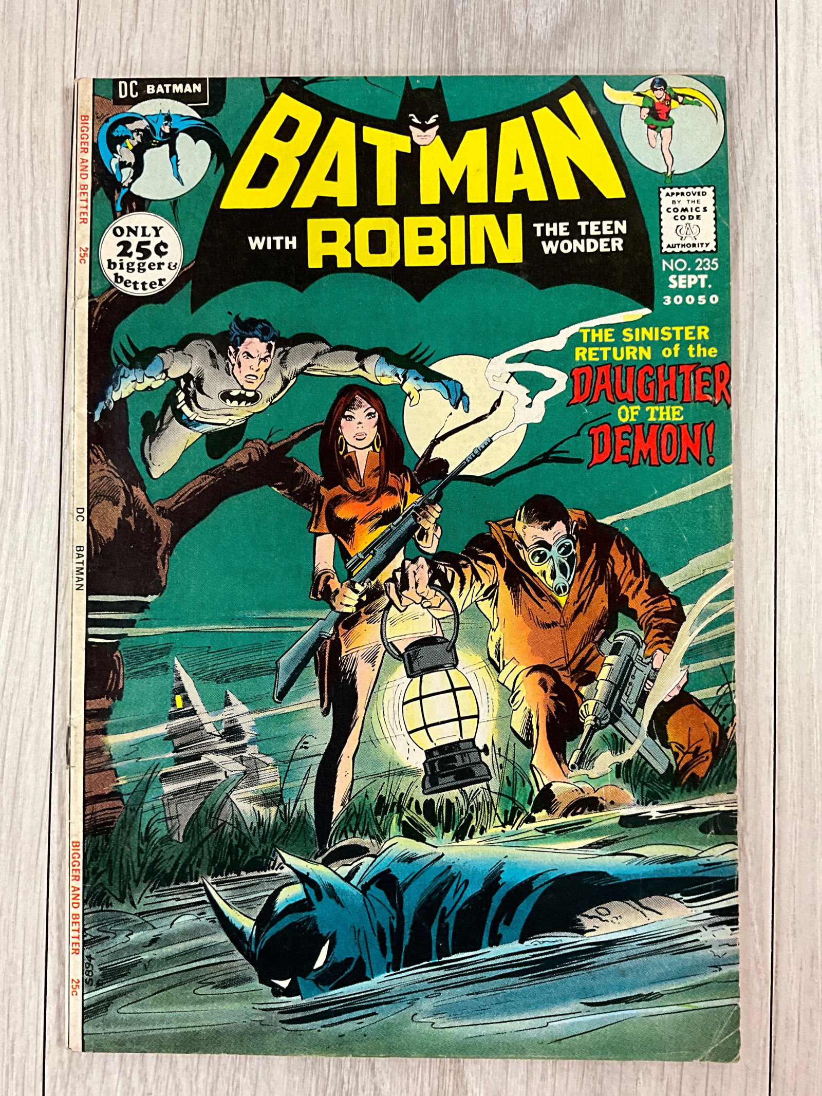 BATMAN WITH ROBIN NO. 235: DC COMIC. HIGH GRADE