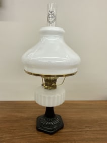 Alladin Corinthian White Over Black Base