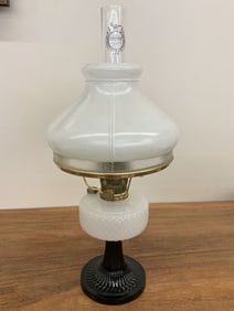 Alladin Moonstone Diamond Quilt B-90 Oil Table Lamp
