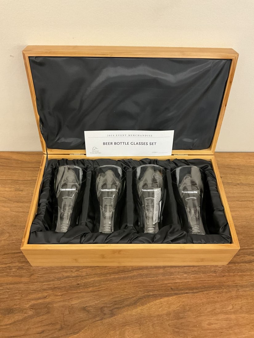 Set of Ducks Unlimited 2014 Event Beer Bottle Glasses: In bamboo storage box