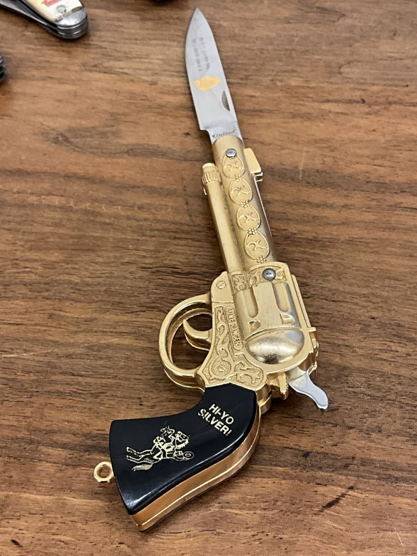 Lone Ranger Collectable Lot: Fan club bullet, ring, badge, token, collectable bullets