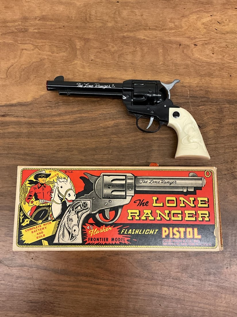 Marx 1945 Flasher Frontier Model Flashlight Pistol: Original box, pistol is plastic