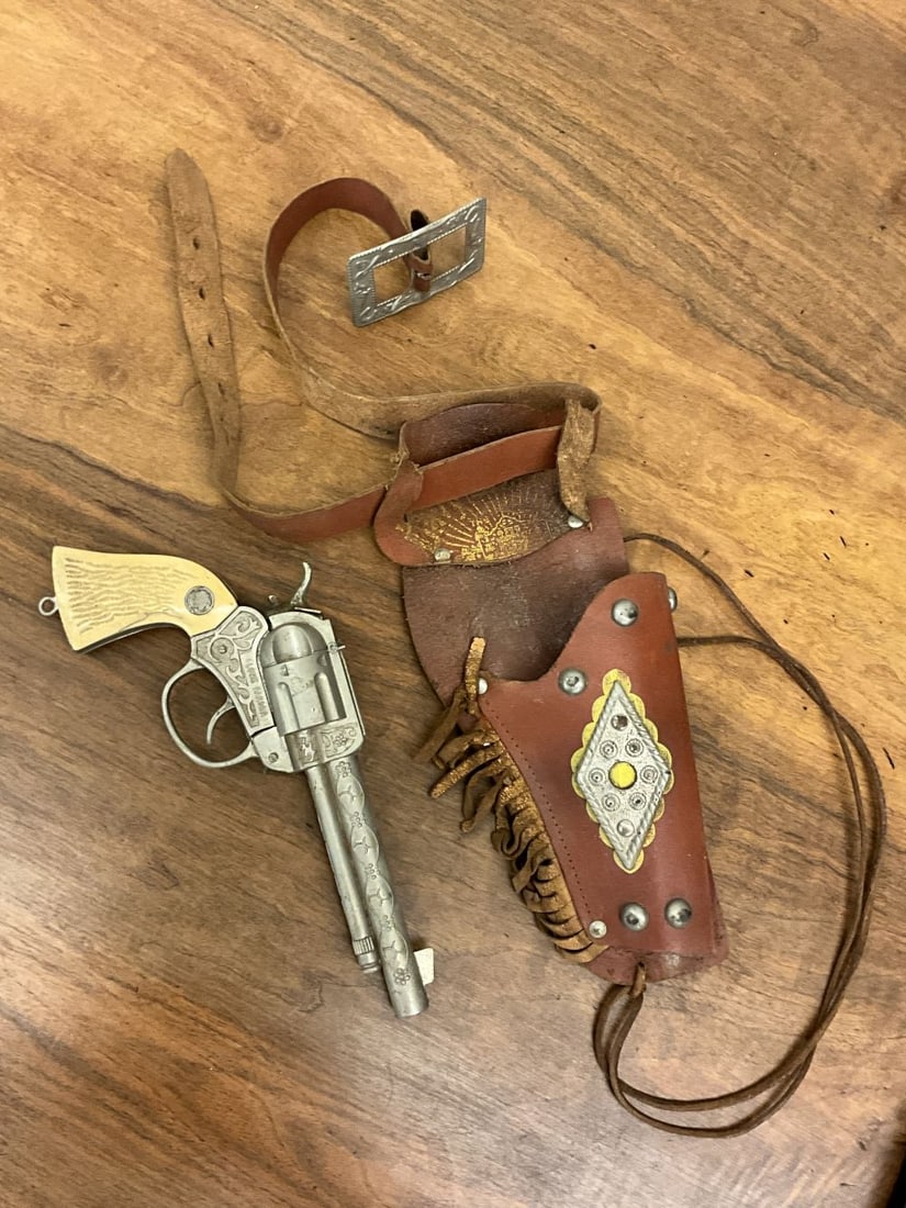 Actoy Lone Ranger Cap Gun and Holster: Action works, leather holster with fringe
