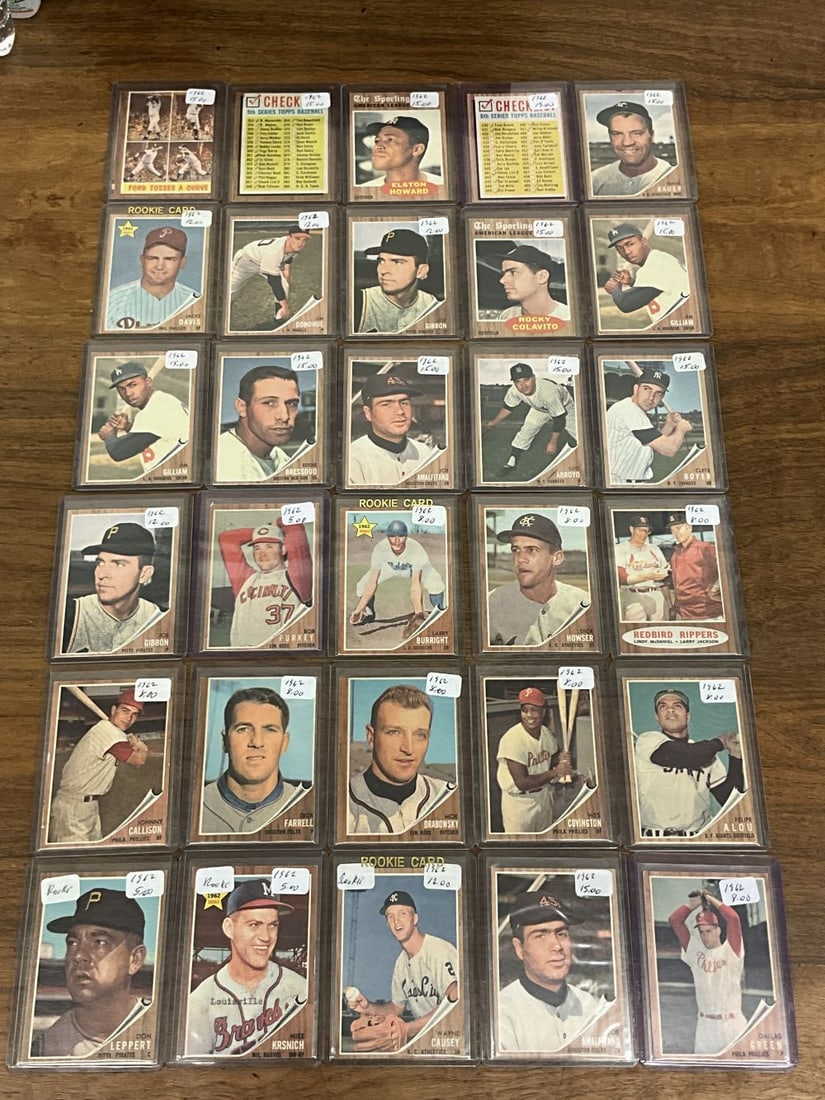 Lot of 30 1962 Topps Ball Cards: Jim Gilliam, Rocky Colavito, Eddie Bressoud and more. Includes some rookie cards